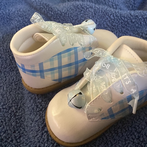 Odd things sale, baby shoes, doll shoes, material,tapestry’s,patterns. - Picture 9 of 15